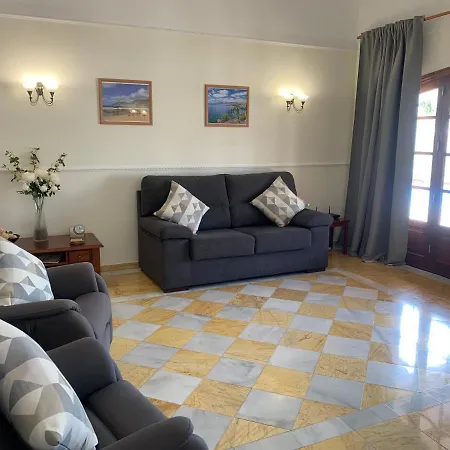 Beautiful 2 Bed, 2 Bath Detached With Private Pool In A Very Relaxed Area. Playa Blanca (Lanzarote)