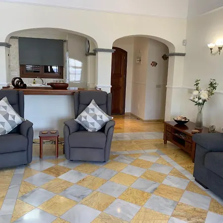 Beautiful 2 Bed, 2 Bath Detached With Private Pool In A Very Relaxed Area. Villa *