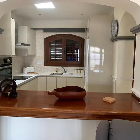 Beautiful 2 Bed, 2 Bath Detached With Private Pool In A Very Relaxed Area. Playa Blanca (Lanzarote)