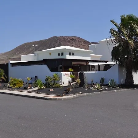 Villa Beautiful 2 Bed, 2 Bath Detached With Private Pool In A Very Relaxed Area. Playa Blanca (Lanzarote)